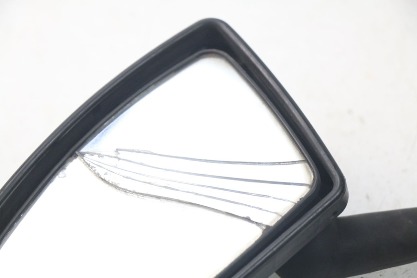 photo de SPECCHIO SINISTRO PEUGEOT SATELIS 300 (2012 - 2015) - Stato della superficie e materiale