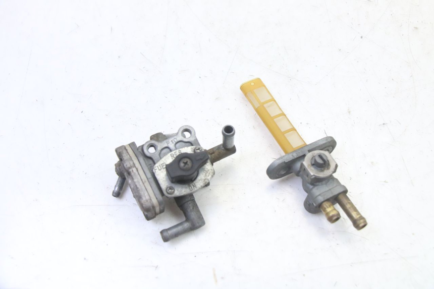 photo de RUBINETTO SERBATOIO SUZUKI GS GSE 500 (2001 - 2003)