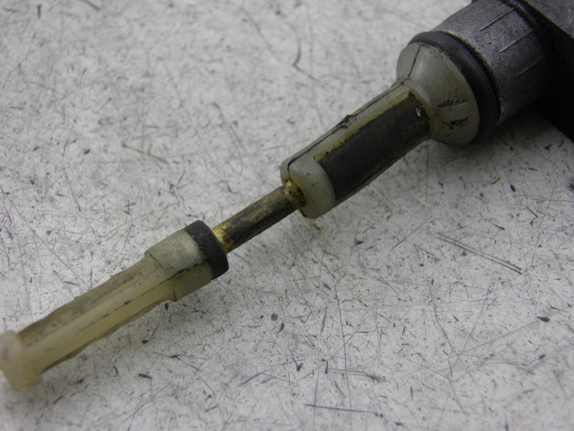 photo de ROBINET RESERVOIR PEUGEOT LUDIX 50 (2008 - 2017)