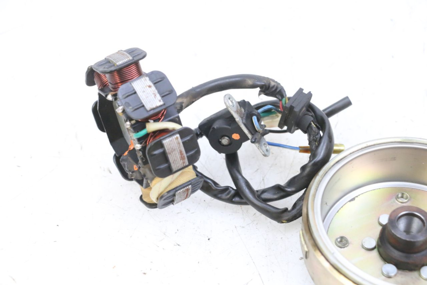 photo de ROTOR STATOR PEUGEOT KISBEE 4T 50 (2010 - 2017) - Primo piano tecnico