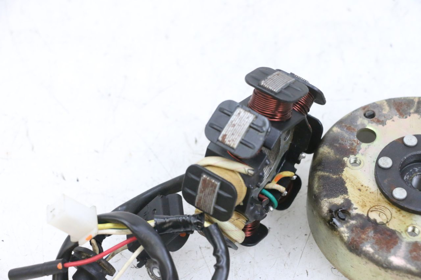 photo de ROTOR STATOR PEUGEOT KISBEE 4T 50 (2010 - 2017) - Stato della superficie e materiale