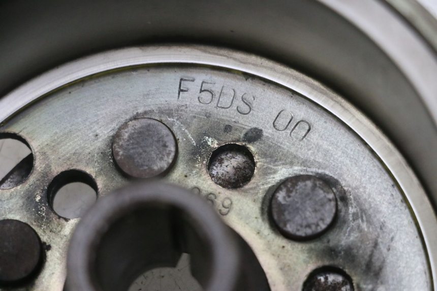 photo de VOLANO YAMAHA YP MAJESTY 125 (2002 - 2006) - Altra angolazione