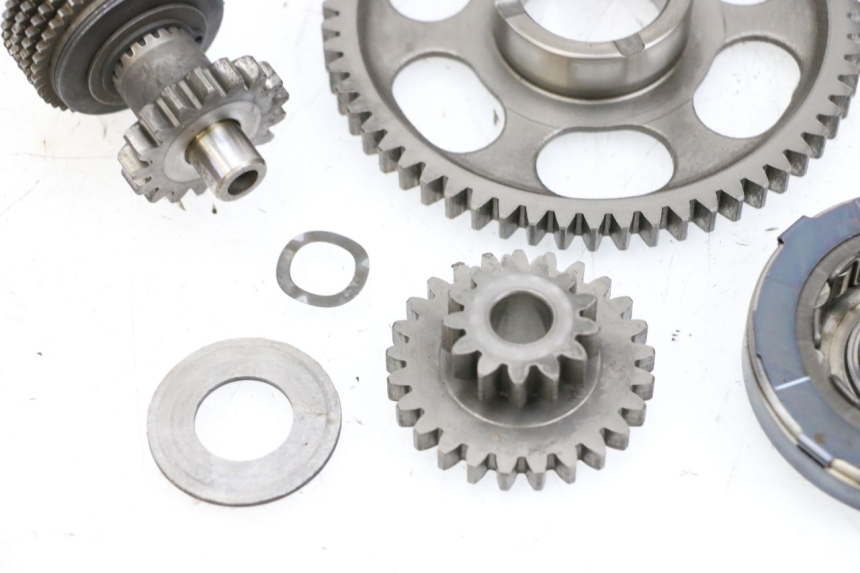 photo de RUOTA LIBERA AVVIAMENTO SUZUKI BURGMAN EXECUTIVE ABS 650 (2006 - 2012) - Stato della superficie e materiale