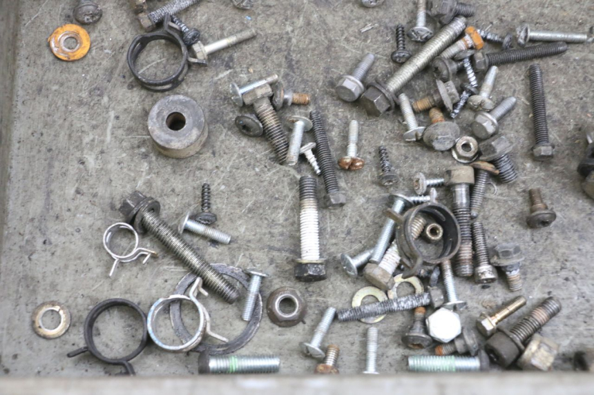 photo de SAC VITI BULLONE PEUGEOT ELYSEO 125 (1999 - 2004) - Primo piano tecnico