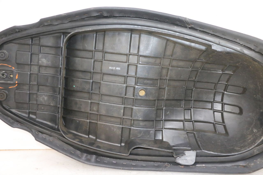 photo de SELLE KYMCO AGILITY 16+ 4T 50 (2018 - 2023) - Primo piano ad alta risoluzione