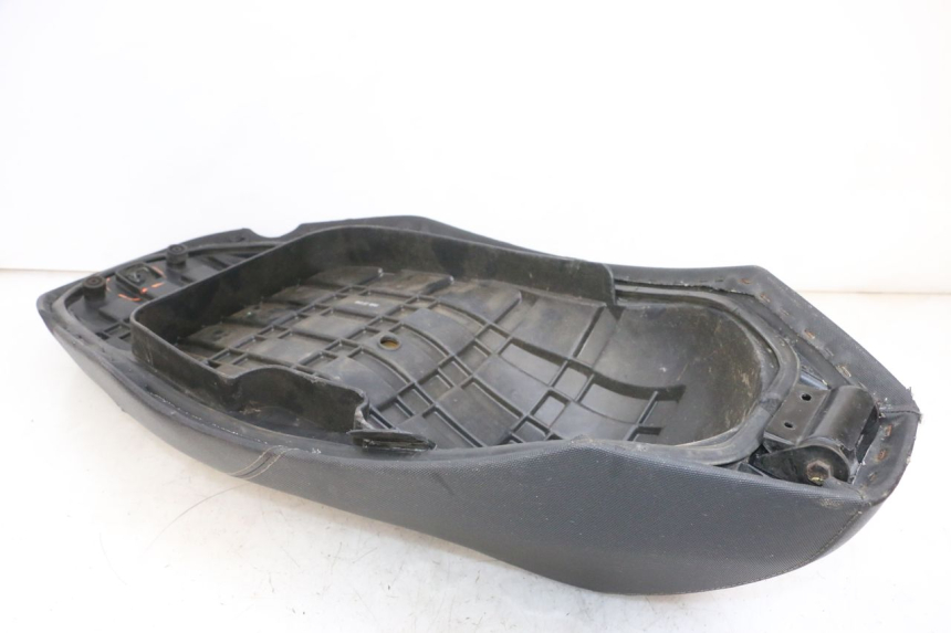 photo de SELLE KYMCO AGILITY 16+ 4T 50 (2018 - 2023) - Stato della superficie e materiale