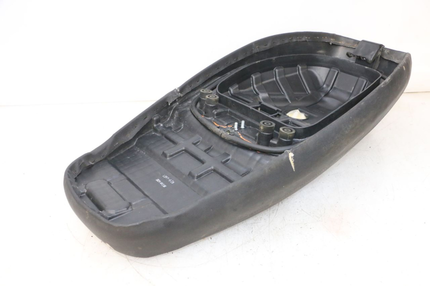 photo de SELLE KYMCO AGILITY 4T 50 (2018 - 2022) - Stato della superficie e materiale