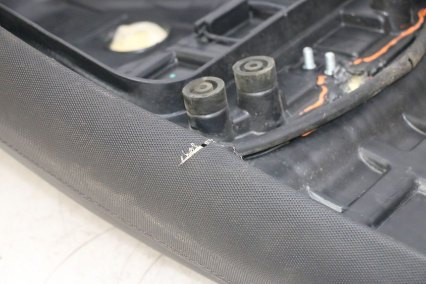 photo de SELLE KYMCO AGILITY 4T 50 (2018 - 2022) - Marcature e riferimenti originali