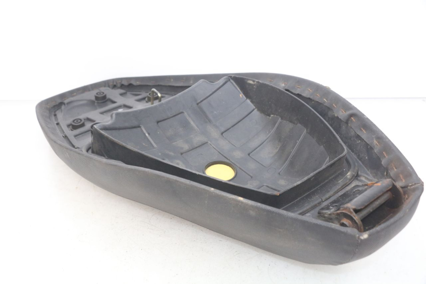 photo de SELLE KYMCO AGILITY RS 2T 50 (2009 - 2013) - Dettagli dei punti di fissaggio