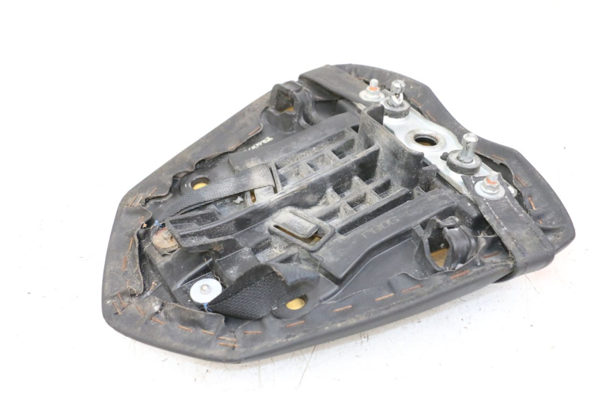photo de SELLA POSTERIORE SUZUKI GSR 750 (2011 - 2017)