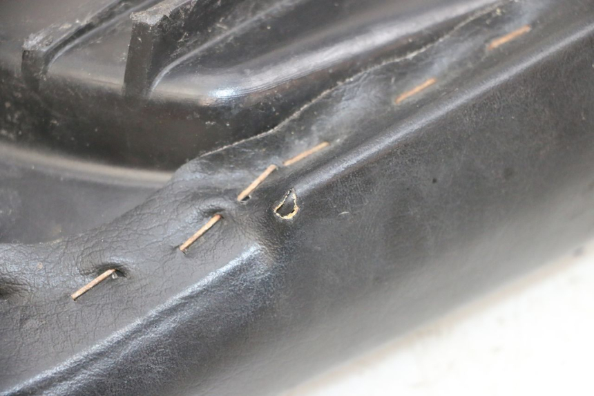 photo de SELLA POSTERIORE YAMAHA YP MAJESTY 125 (2002 - 2006) - Zoom sullo stato d'uso