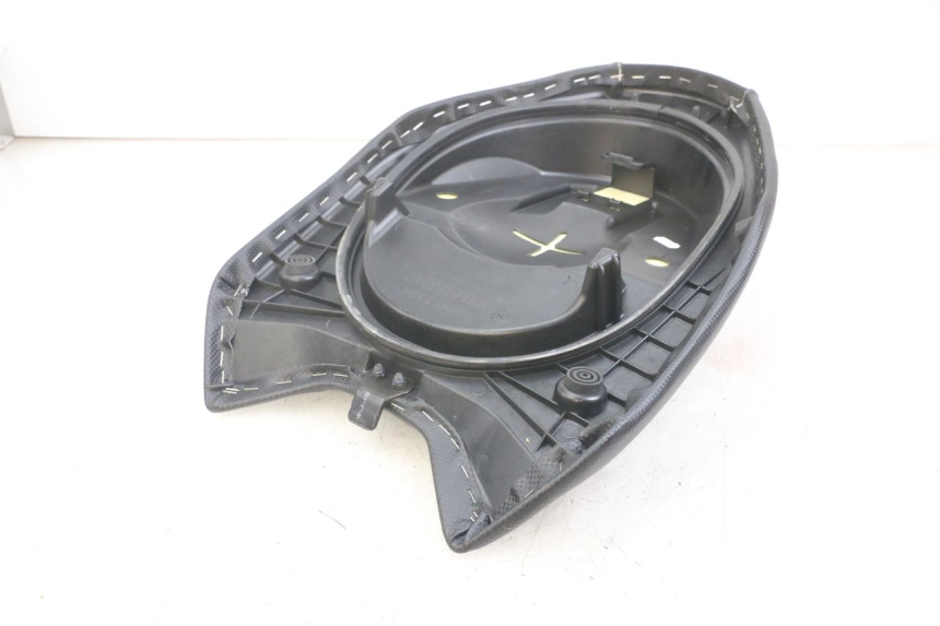 photo de SELLE ANTERIORE YAMAHA AEROX 2T 50 (2013 - 2017)