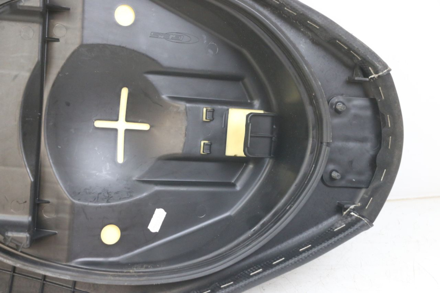 photo de SELLE ANTERIORE YAMAHA AEROX 2T 50 (2013 - 2017)