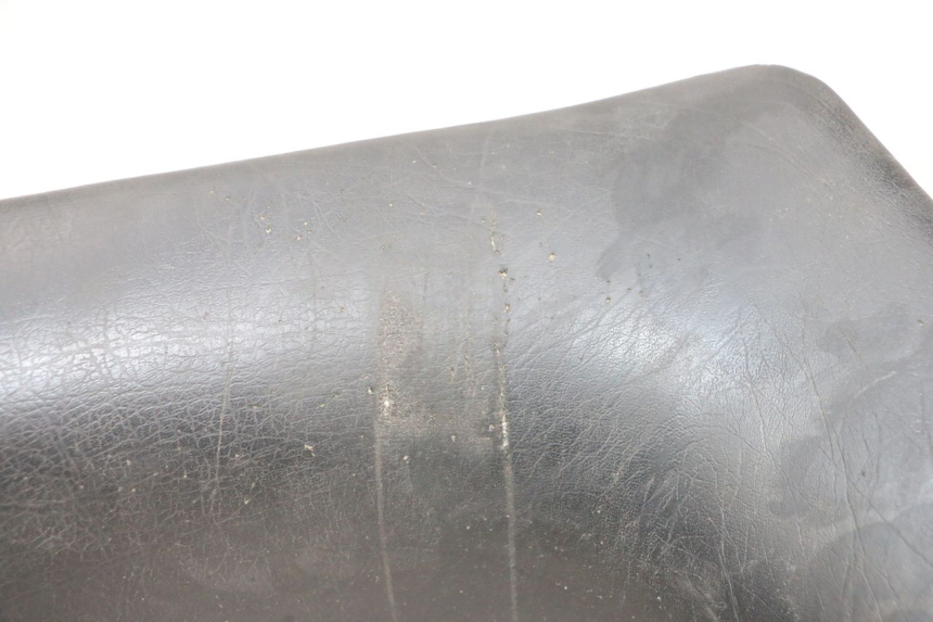 photo de SELLA ANTERIORE KAWASAKI GPX R WARBIRD 600 (1988 - 1993) - Stato della superficie e materiale