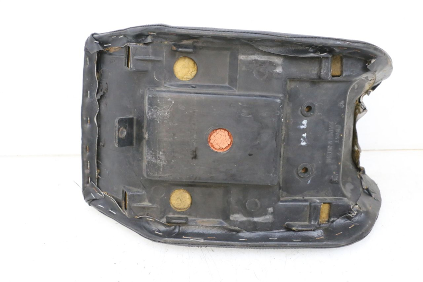 photo de SELLA ANTERIORE KAWASAKI GPZ RX 1000 (1986 - 1988) - Dettagli dei punti di fissaggio