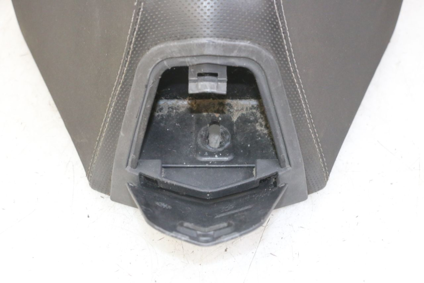 photo de SELLA ANTERIORE PEUGEOT SATELIS 125 (2013 - 2018)