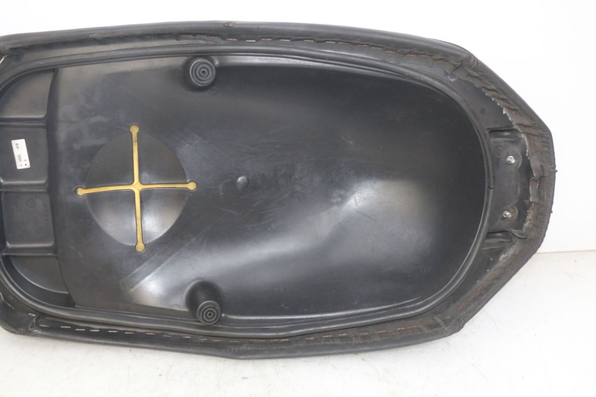 photo de SELLE ANTERIORE YAMAHA YP MAJESTY 125 (2007 - 2010)