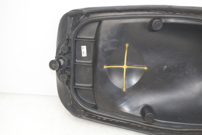 photo de SELLE ANTERIORE YAMAHA YP MAJESTY 125 (2007 - 2010)