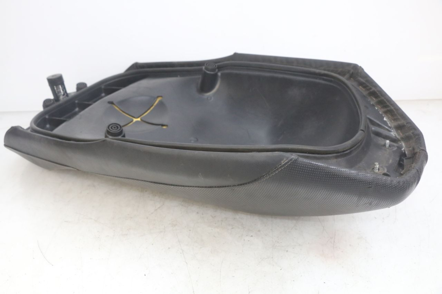 photo de SELLE ANTERIORE YAMAHA YP MAJESTY 125 (2007 - 2010)