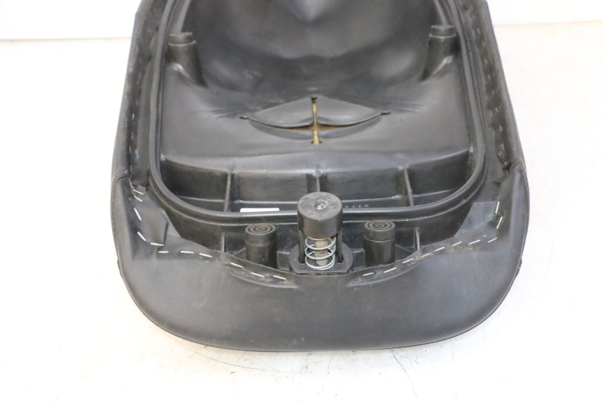 photo de SELLE ANTERIORE YAMAHA YP MAJESTY 125 (2007 - 2010)