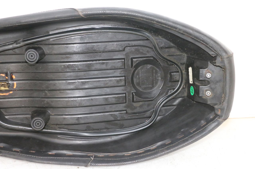 photo de SELLE MBK BOOSTER SPIRIT NAKED 50 (2004 - 2017) - Caratteristiche distintive