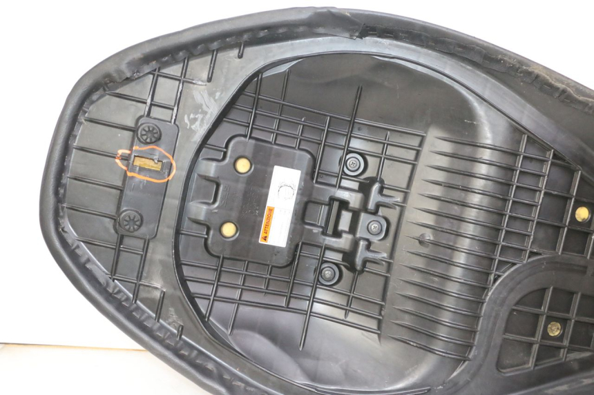 photo de SELLE SUZUKI BURGMAN 125 (2007 - 2014)