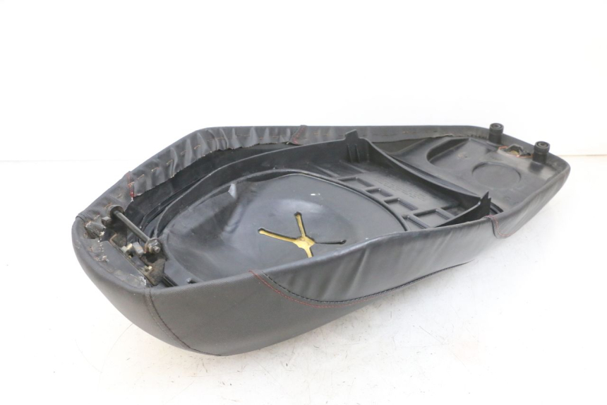 photo de SELLE SYM CROX 4T 50 (2016 - 2023) - Stato della superficie e materiale