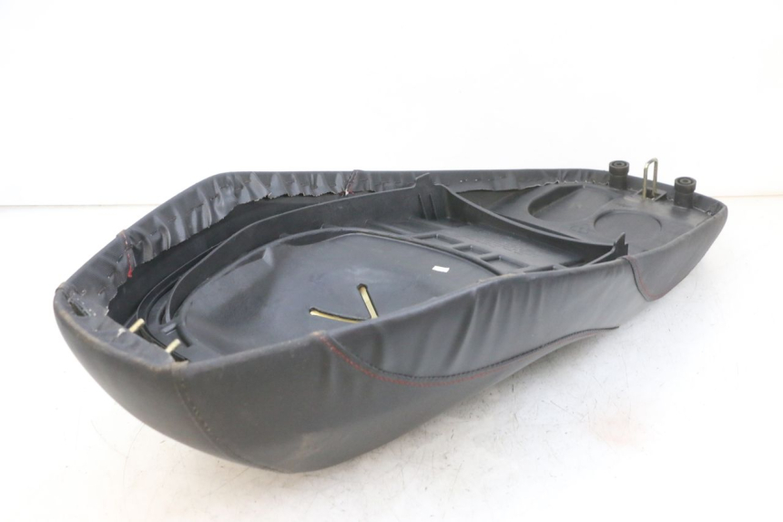 photo de SELLE SYM CROX 4T 50 (2016 - 2023) - Stato della superficie e materiale