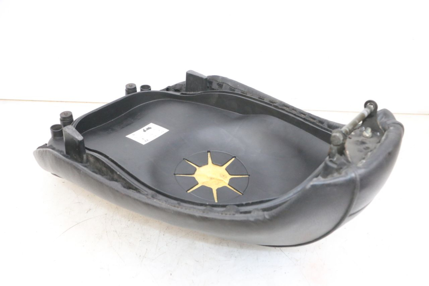 photo de SELLE PEUGEOT DJANGO 4T 50 (2014 - 2019) - Dettaglio del componente