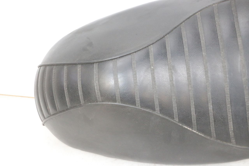 photo de SELLE PEUGEOT DJANGO 4T 50 (2014 - 2019) - Primo piano ad alta risoluzione