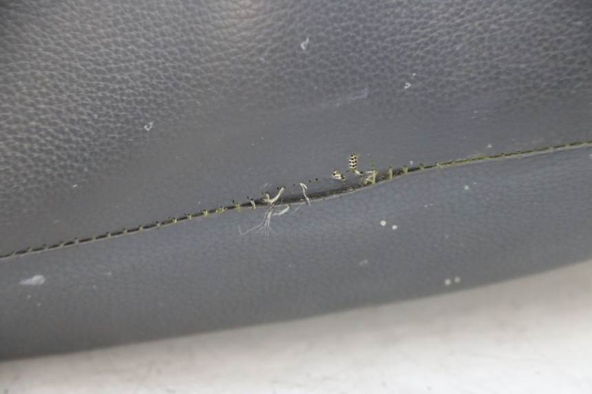 photo de SELLE PEUGEOT ELYSEO 125 (1999 - 2004) - Focus sulla struttura