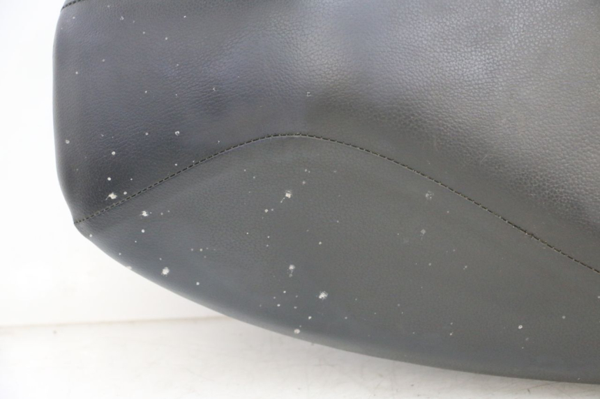 photo de SELLE PEUGEOT ELYSEO 125 (1999 - 2004) - Angolazione alternativa