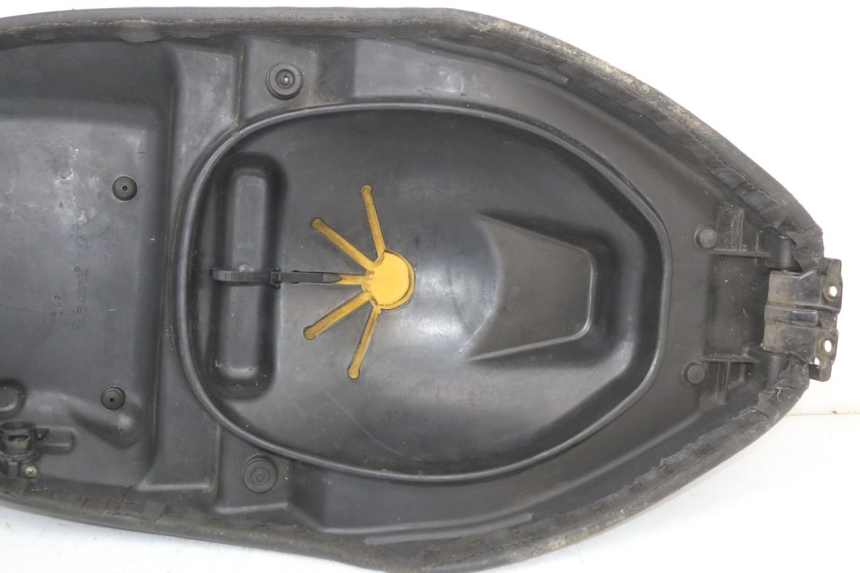 photo de SELLA PIAGGIO FLY 4T 50 (2004 - 2010)