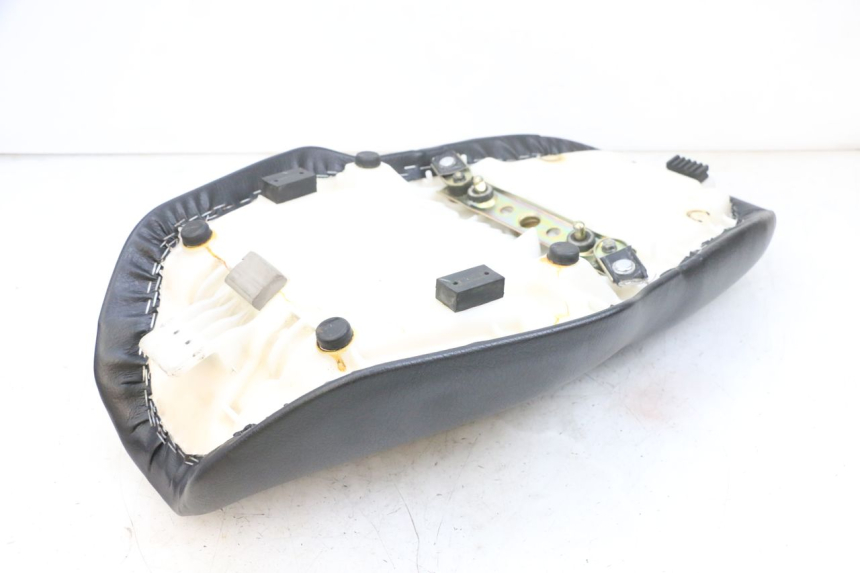 photo de SELLA SUZUKI GSF N BANDIT 600 (1996 - 1999) - Zoom sullo stato d'uso