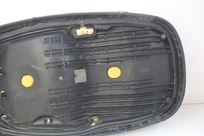 photo de SELLE HONDA FES PANTHEON 125 (2003 - 2007)