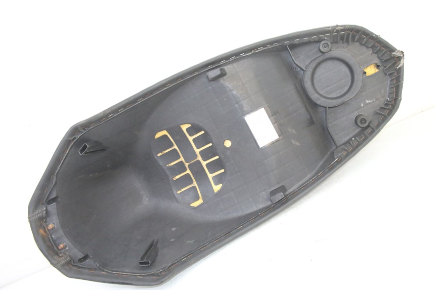 photo de SELLE PEUGEOT KISBEE 2T 50 (2010 - 2017)