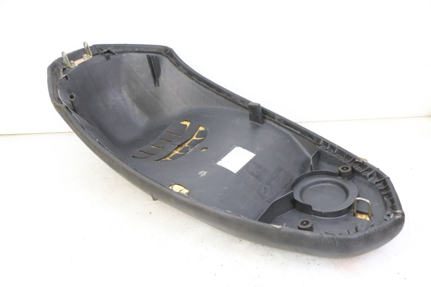photo de SELLE PEUGEOT KISBEE 2T 50 (2010 - 2017)