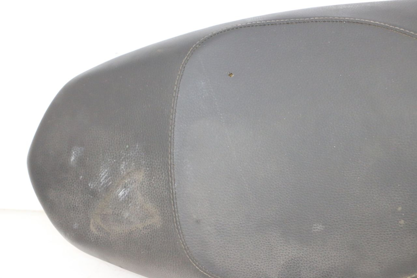 photo de SELLE PEUGEOT KISBEE 2T 50 (2010 - 2017)