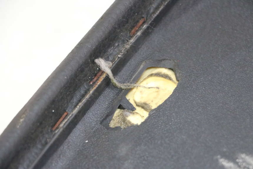 photo de SELLE PEUGEOT KISBEE 2T 50 (2010 - 2017)