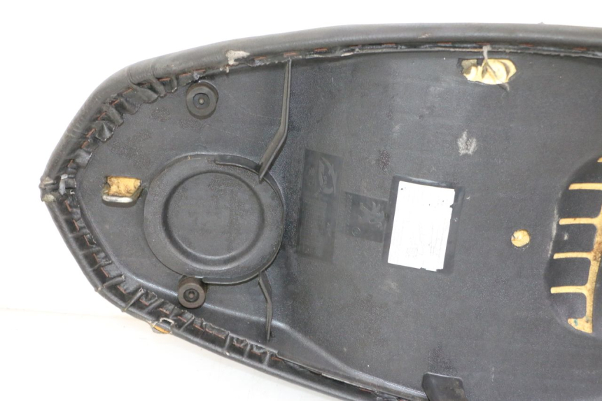 photo de SELLE PEUGEOT KISBEE 2T 50 (2010 - 2017)