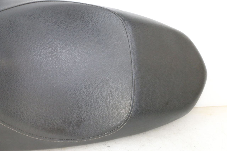 photo de SELLE PEUGEOT KISBEE 2T 50 (2010 - 2017)