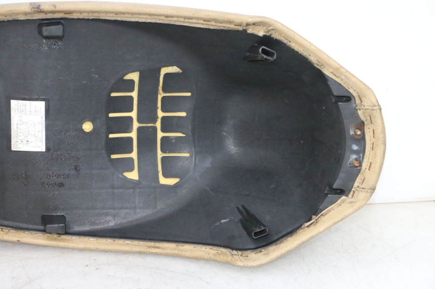 photo de SELLE PEUGEOT KISBEE 2T 50 (2010 - 2017) - Caratteristiche distintive