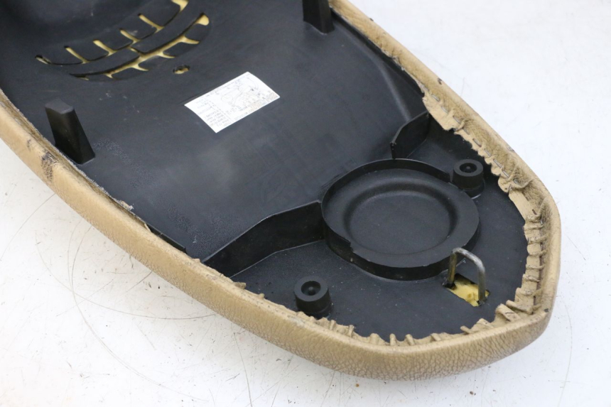 photo de SELLE PEUGEOT KISBEE 2T 50 (2010 - 2017) - Zoom sullo stato d'uso