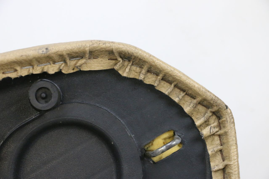 photo de SELLE PEUGEOT KISBEE 2T 50 (2010 - 2017) - Altra angolazione