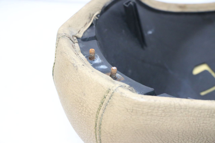 photo de SELLE PEUGEOT KISBEE 2T 50 (2010 - 2017) - Stato della superficie e materiale