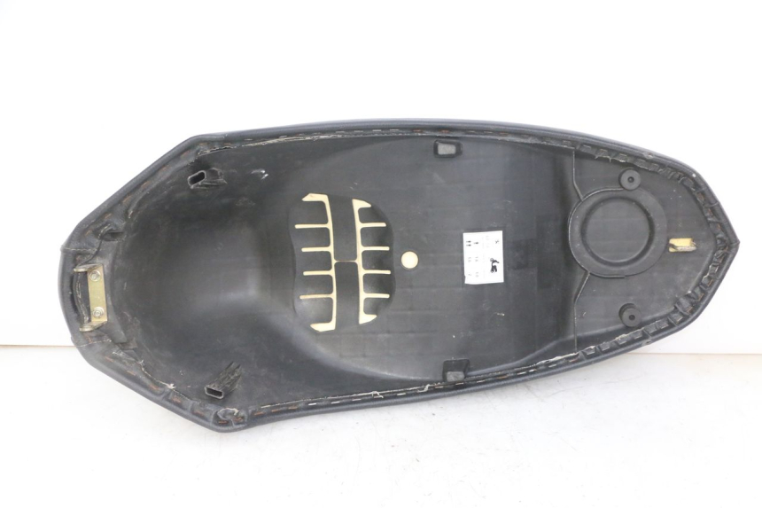 photo de SELLE PEUGEOT KISBEE 4T 50 (2018 - 2022)