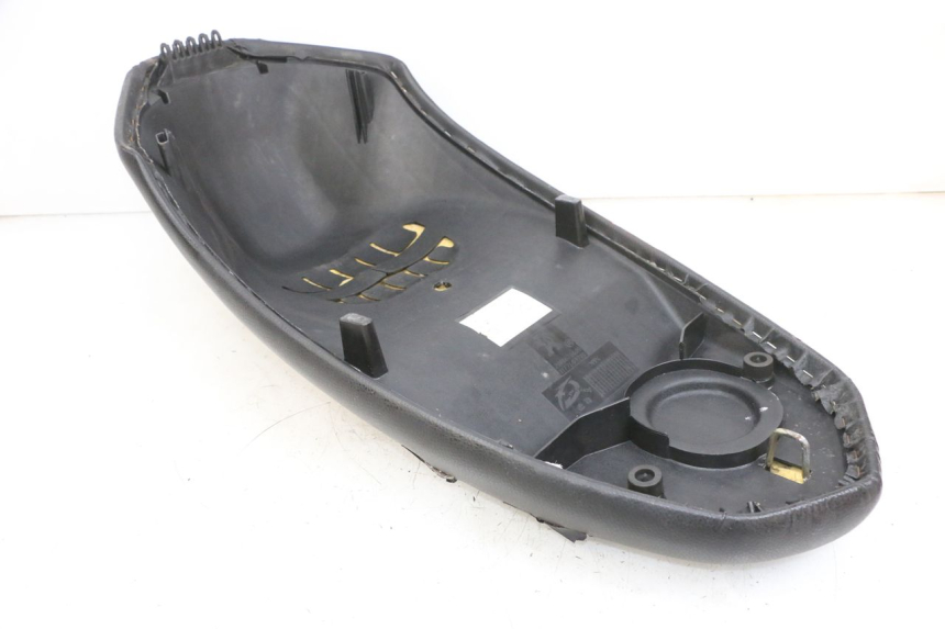 photo de SELLE PEUGEOT KISBEE 4T 50 (2010 - 2017)