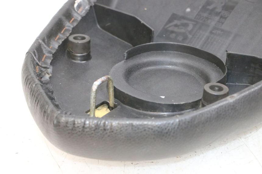 photo de SELLE PEUGEOT KISBEE 4T 50 (2010 - 2017)