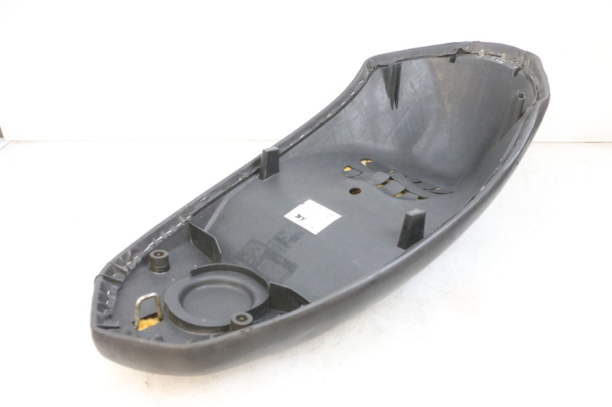 photo de SELLE PEUGEOT KISBEE 4T 50 (2018 - 2022) - Caratteristiche distintive