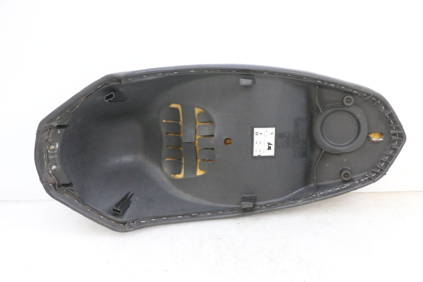 photo de SELLE PEUGEOT KISBEE 4T 50 (2018 - 2022) - Angolazione alternativa